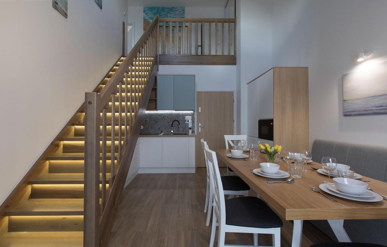 Willa Przy Porcie - Apartamenty Z Aneksami Kuchennymi Ustka Luaran gambar