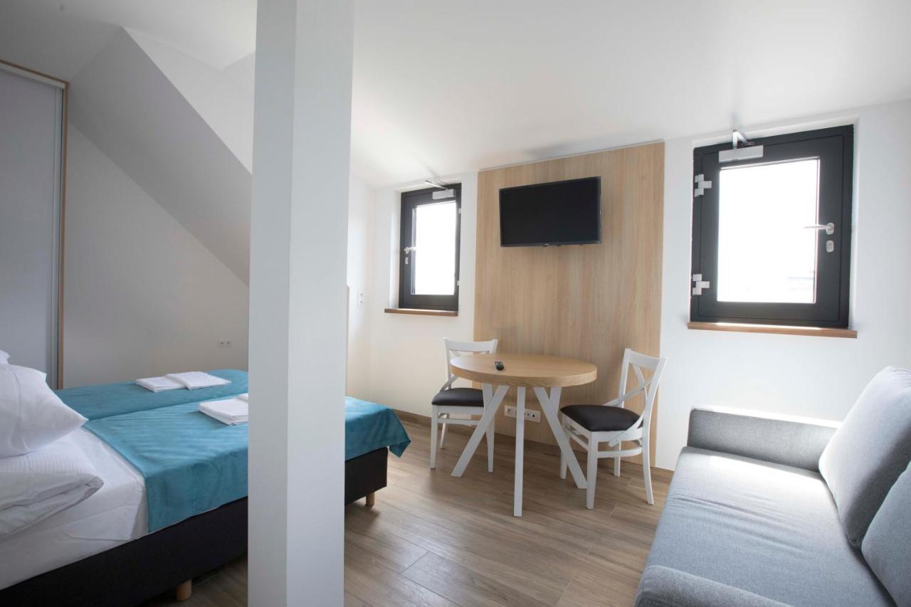 Willa Przy Porcie - Apartamenty Z Aneksami Kuchennymi Ustka Luaran gambar